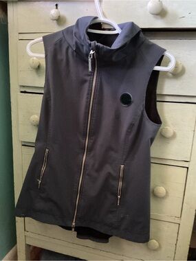 Women's Sleeveless Equestrian Zip-Front Vest - Gray